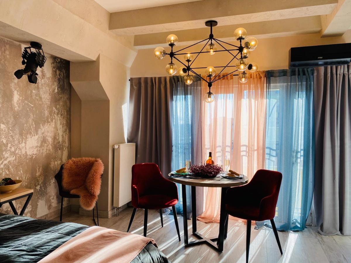 Studio Lux Loft On Victory Street In The City Center วินนิตซา ภายนอก รูปภาพ